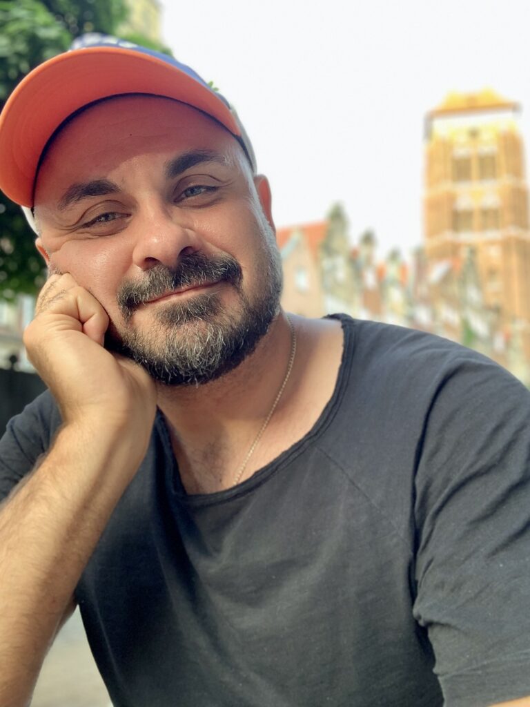 Mój wizerunek na tle Kościoła Mariackiego w Gdańsku